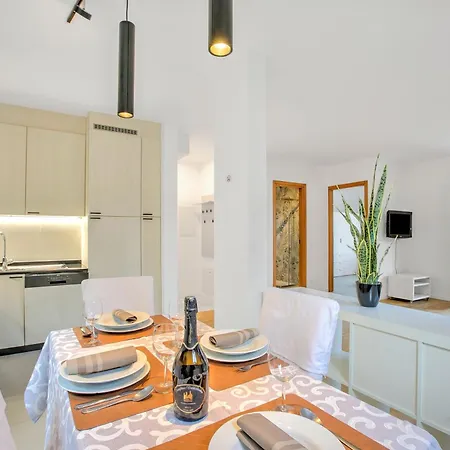 Casa Collina With Terrace & View - Happy Апартаменти